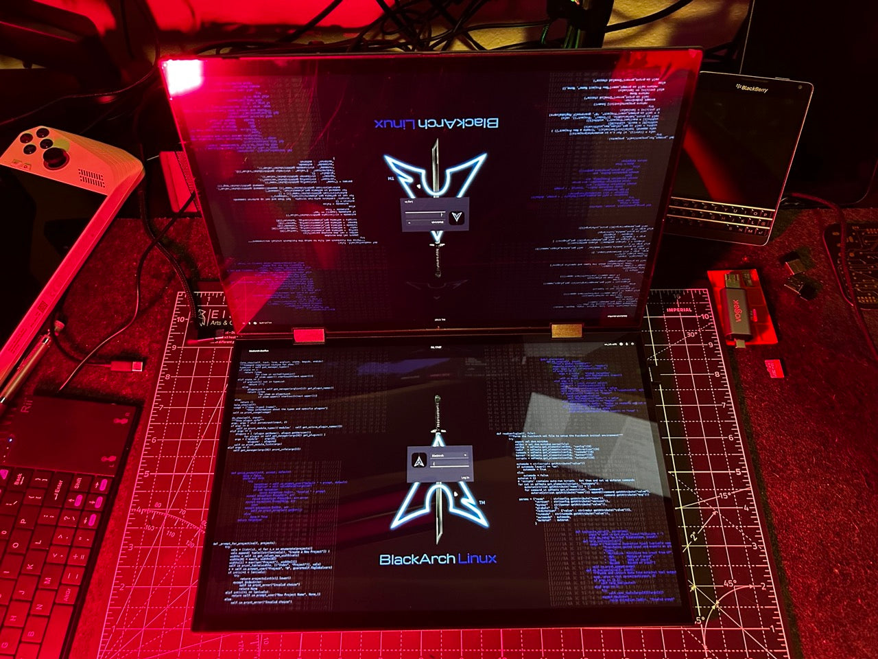 Cyber DuoFlux Laptop - Dual Display Windows + Dual Boot Kali & BlackArch - Carbon Computers