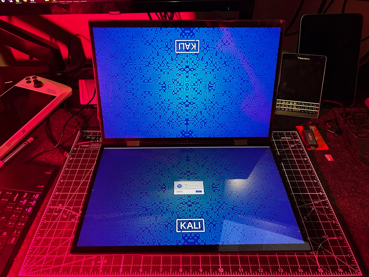 Cyber DuoFlux Laptop - Dual Display Windows + Dual Boot Kali & BlackArch - Carbon Computers